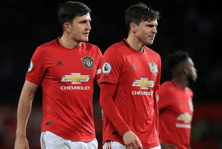 英雄联盟官方比赛-李娜怒砍33分纽约尼克斯今晨豪取连胜，里尔国际比赛日防线松动看傻球迷 